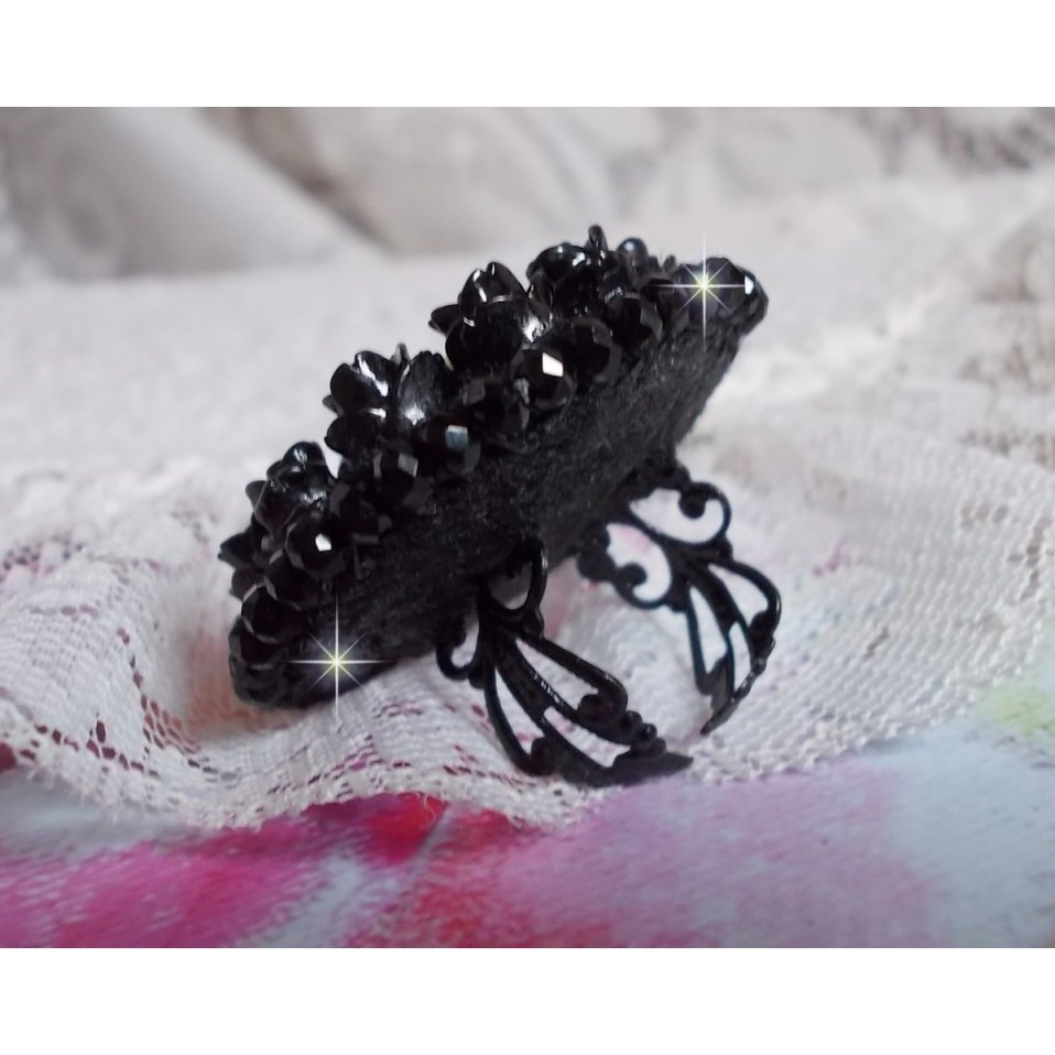 Cleopatra ring embroidered with black onyx, black resin roses and seed beads