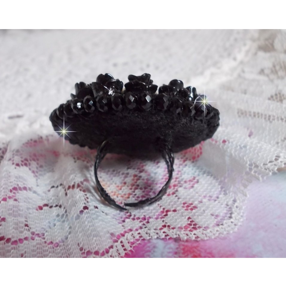 Cleopatra ring embroidered with black onyx, black resin roses and seed beads