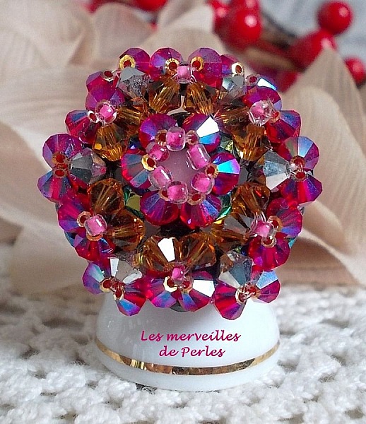 D&eacute;sireless ring with facets and spinning tops in Swarovski crystal