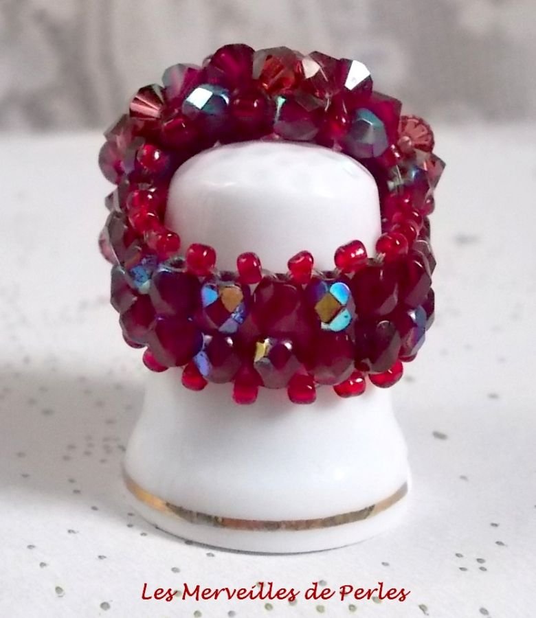 Orchid ring with facets and spinning tops in Swarovski crystal