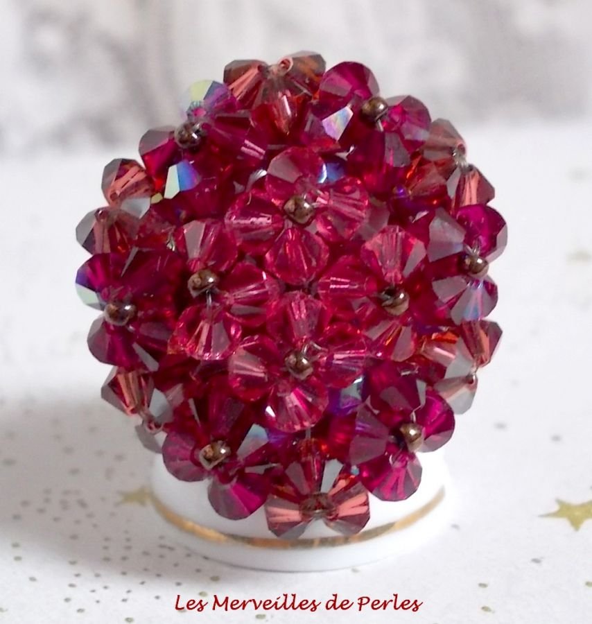 Orchid ring with facets and spinning tops in Swarovski crystal