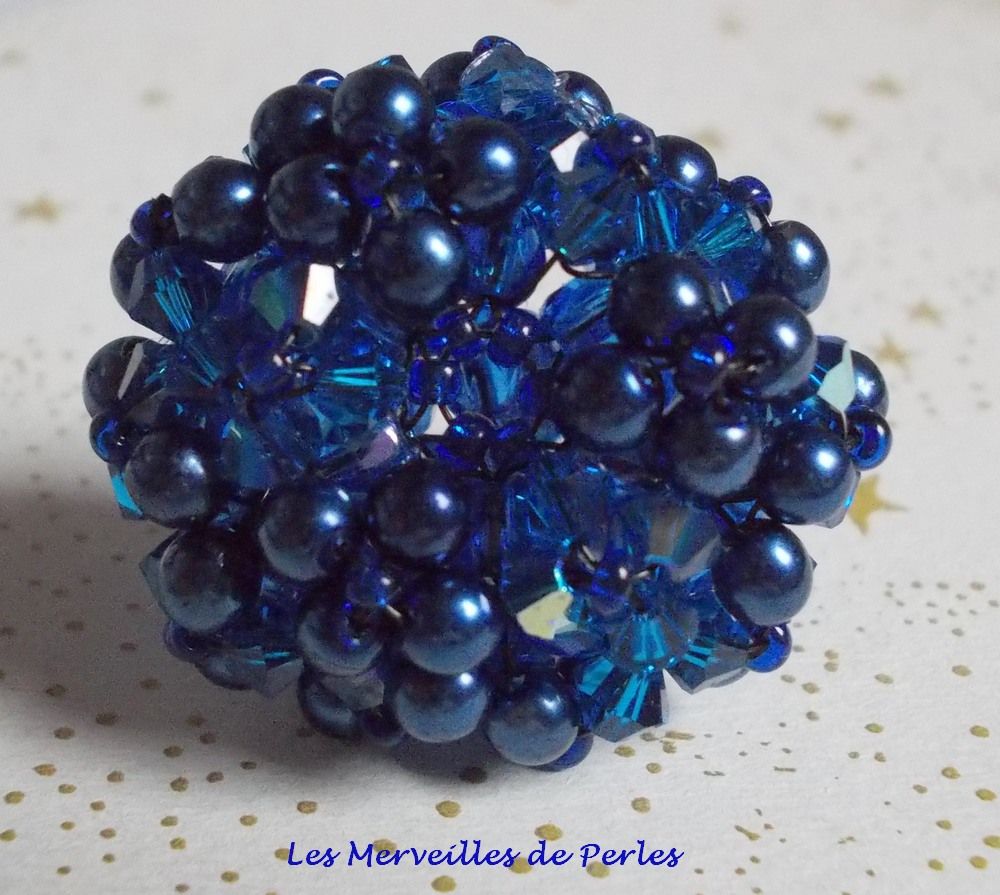 Night Blue Ring with facets and spinning tops in Swarovski crystal