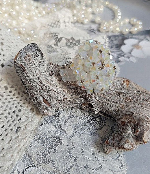 Crystal ring with facets and spinning tops in Swarovski crystal