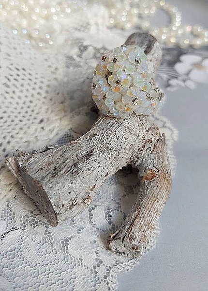 Crystal ring with facets and spinning tops in Swarovski crystal