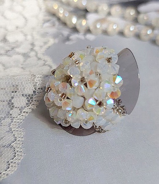 Crystal ring with facets and spinning tops in Swarovski crystal