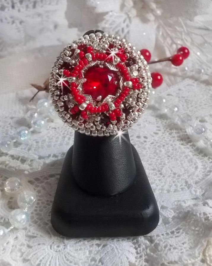 Drigon Red ring embroidered with a red Swarovski crystal cabochon, silver bezels and seed beads