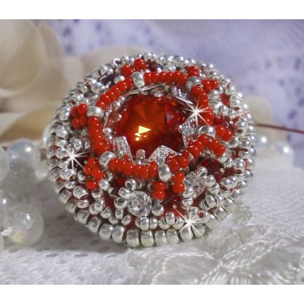 Drigon Red ring embroidered with a red Swarovski crystal cabochon, silver bezels and seed beads