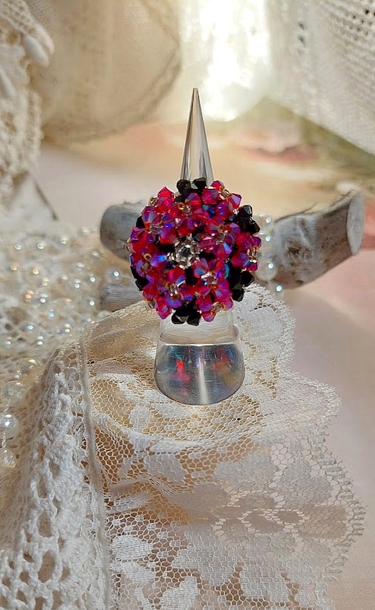 Elegance ring with facets and spinning tops in Swarovski crystal