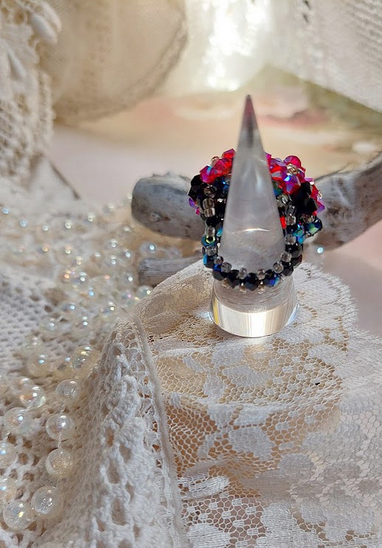 Elegance ring with facets and spinning tops in Swarovski crystal