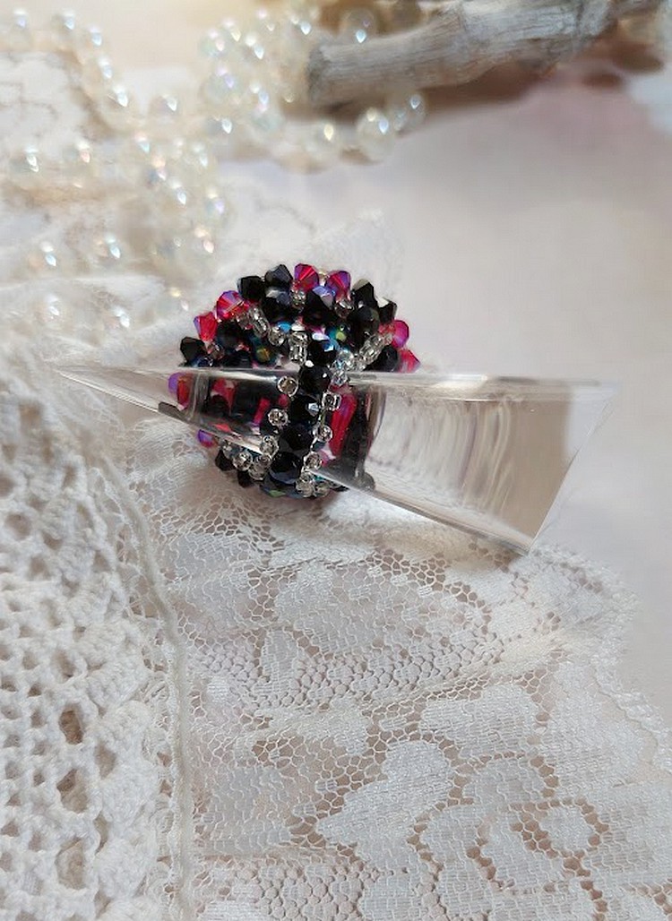 Elegance ring with facets and spinning tops in Swarovski crystal