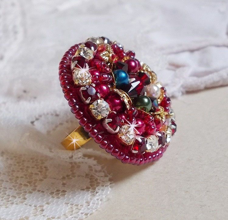 Bague Enchantement d'Automne avec des perles nacrées rouges et des cristaux