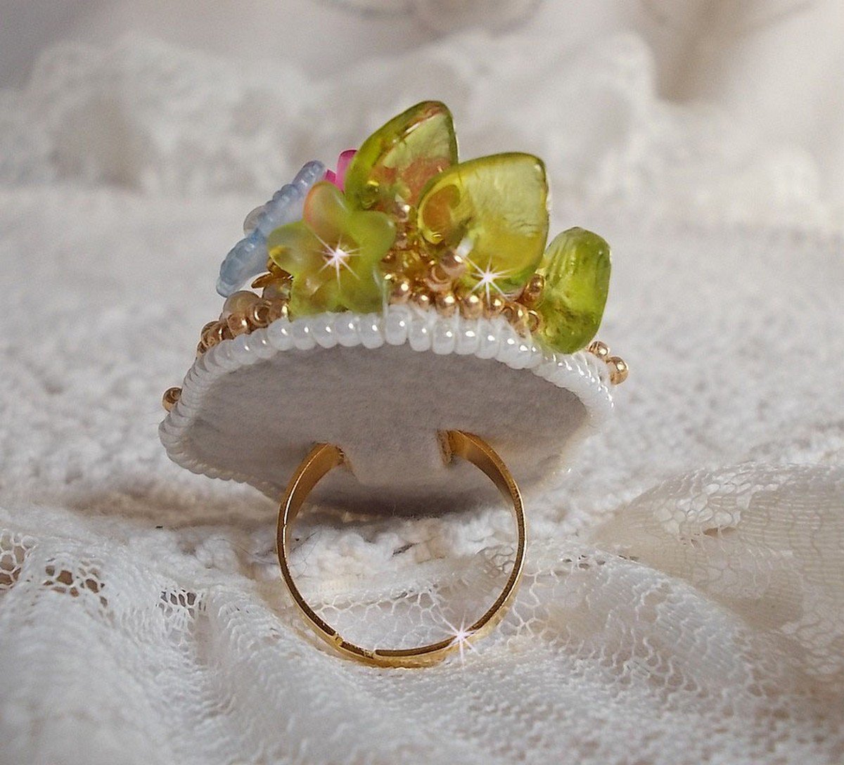 Ring Envolée Fleurie embroidered with a resin cabochon of Lucite flowers, pearls and seed beads