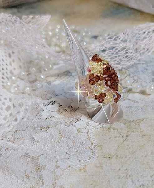 Star ring with facets and spinning tops in Swarovski crystal