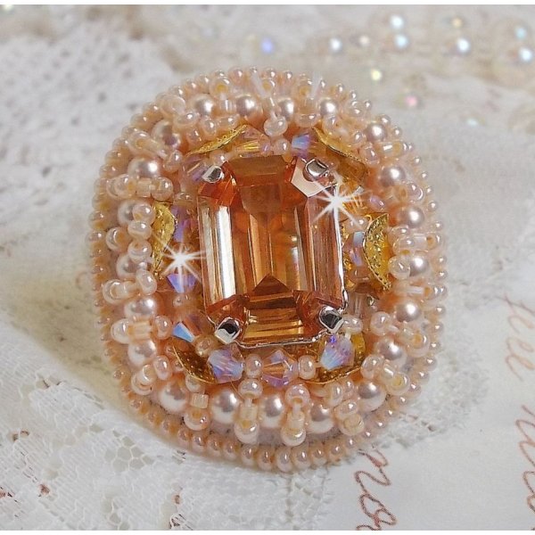Idylle Beauty ring embroidered with Swarovski crystals, cabochon and pearls