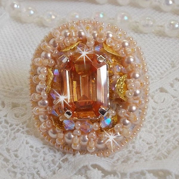 Idylle Beauty ring embroidered with Swarovski crystals, cabochon and pearls