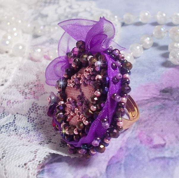 Romantic Lady Ring embroidered with on a pink linen fabric with Pink, Iris, Purple and Peach seed beads 