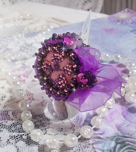 Romantic Lady Ring embroidered with on a pink linen fabric with Pink, Iris, Purple and Peach seed beads 