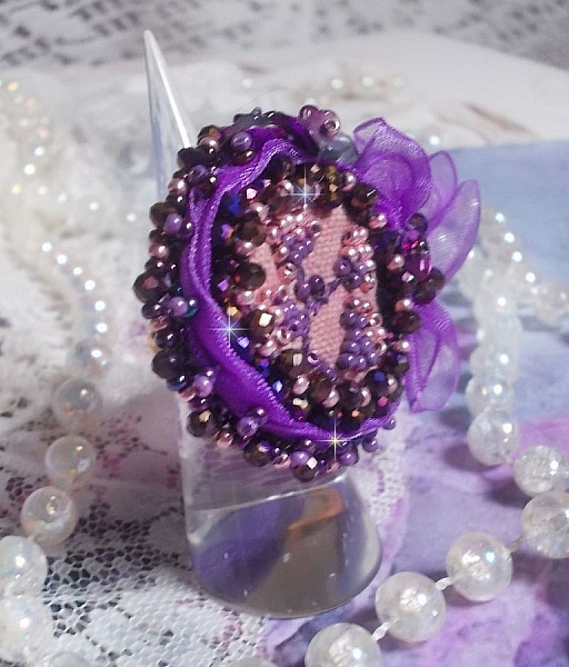 Romantic Lady Ring embroidered with on a pink linen fabric with Pink, Iris, Purple and Peach seed beads 