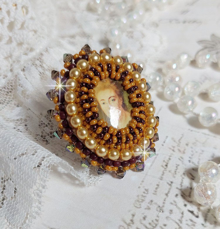 Ring Mme de Pompadour embroidered with pearly pearls, Swarovski crystal, a very beautiful seduction