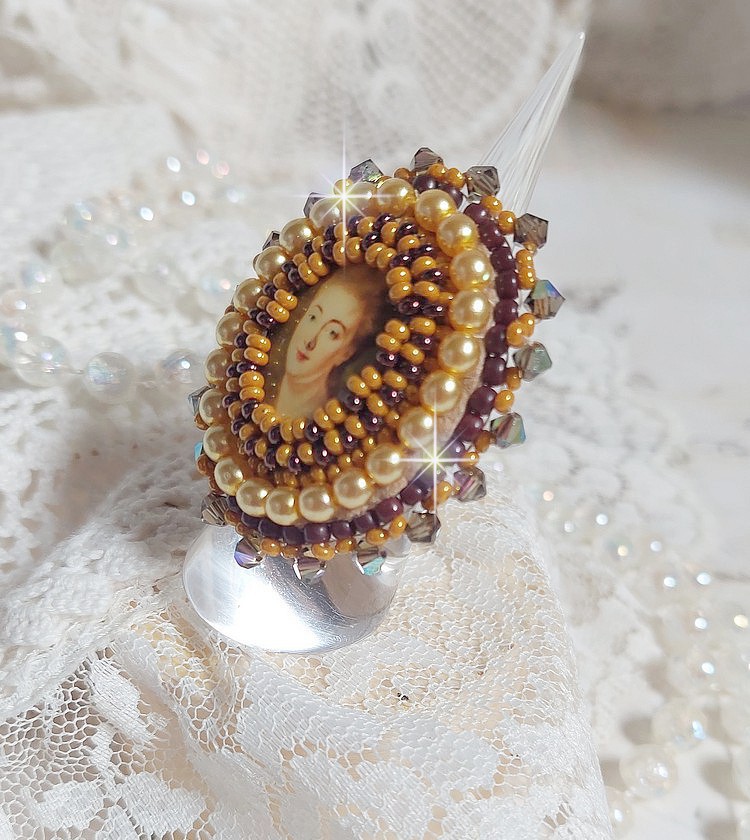 Ring Mme de Pompadour embroidered with pearly pearls, Swarovski crystal, a very beautiful seduction