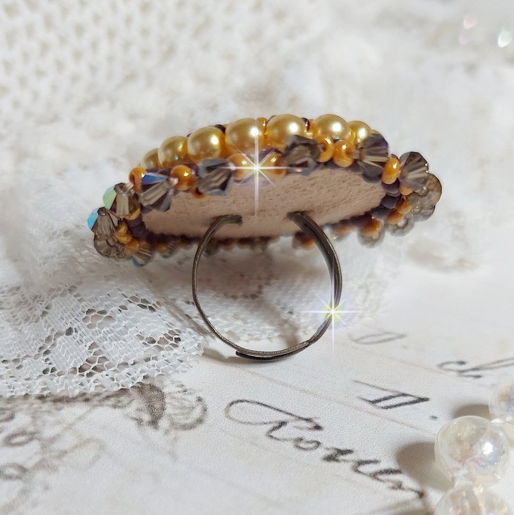 Ring Mme de Pompadour embroidered with pearly pearls, Swarovski crystal, a very beautiful seduction