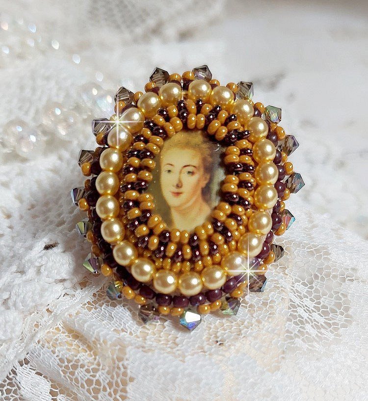 Ring Mme de Pompadour embroidered with pearly pearls, Swarovski crystal, a very beautiful seduction