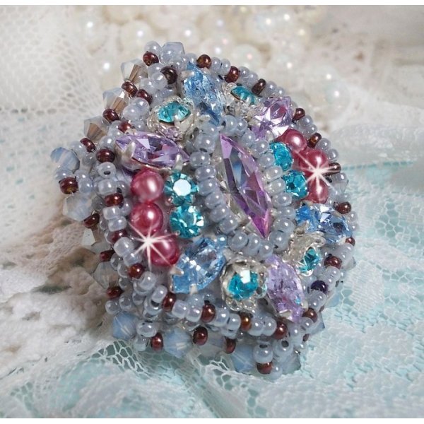 Ring Mademoiselle Bluse embroidered with Swarovski crystals and beautiful seed beads of qulaity