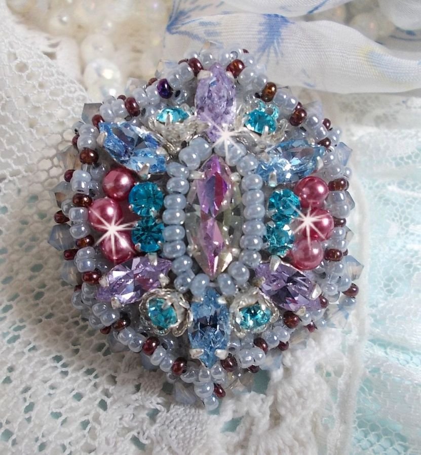 Ring Mademoiselle Bluse embroidered with Swarovski crystals and beautiful seed beads of qulaity