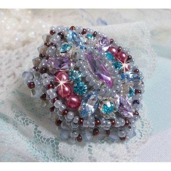 Ring Mademoiselle Bluse embroidered with Swarovski crystals and beautiful seed beads of qulaity