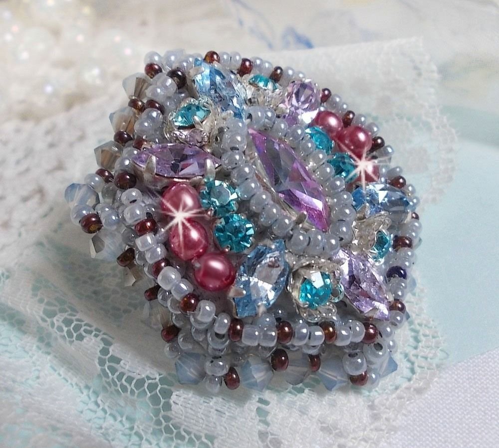 Ring Mademoiselle Bluse embroidered with Swarovski crystals and beautiful seed beads of qulaity