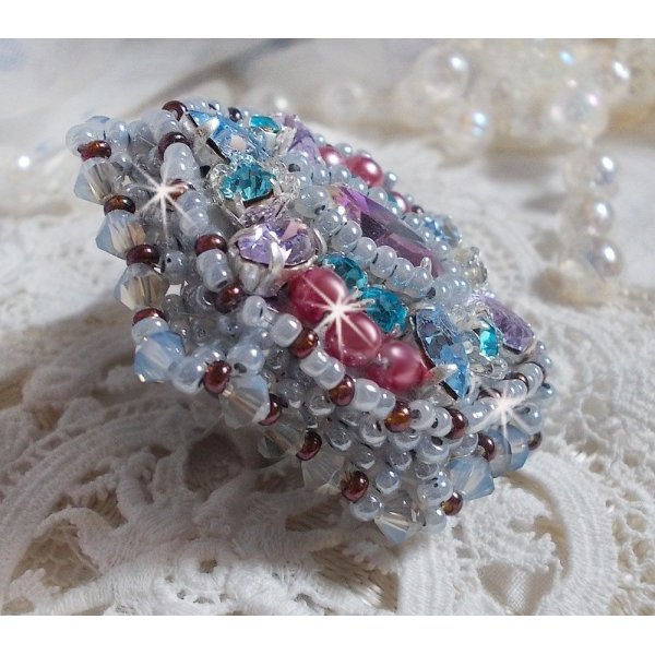 Ring Mademoiselle Bluse embroidered with Swarovski crystals and beautiful seed beads of qulaity