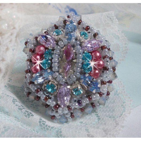 Ring Mademoiselle Bluse embroidered with Swarovski crystals and beautiful seed beads of qulaity