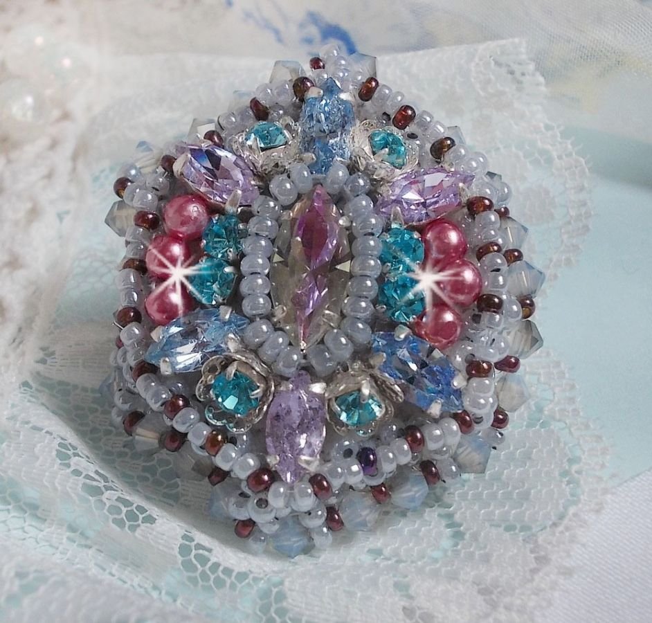 Ring Mademoiselle Bluse embroidered with Swarovski crystals and beautiful seed beads of qulaity