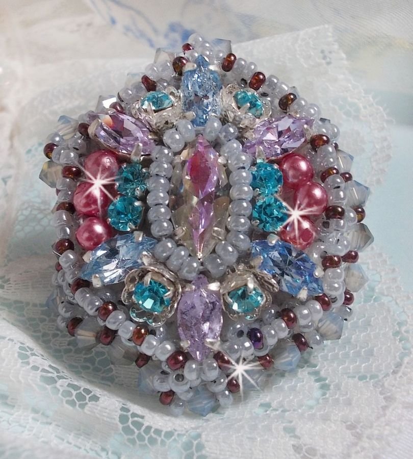 Ring Mademoiselle Bluse embroidered with Swarovski crystals and beautiful seed beads of qulaity