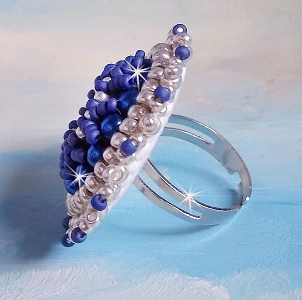 Marine Blue ring embroidered with Swarovski crystal, round pearls and Miyuki seed beads
