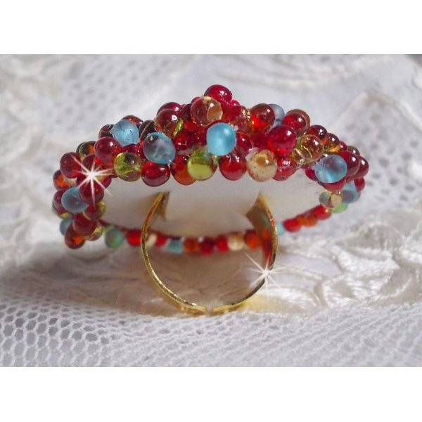 Mia ring embroidered with a cabochon Baroque Vintage Asian ruby and very fine pearls.