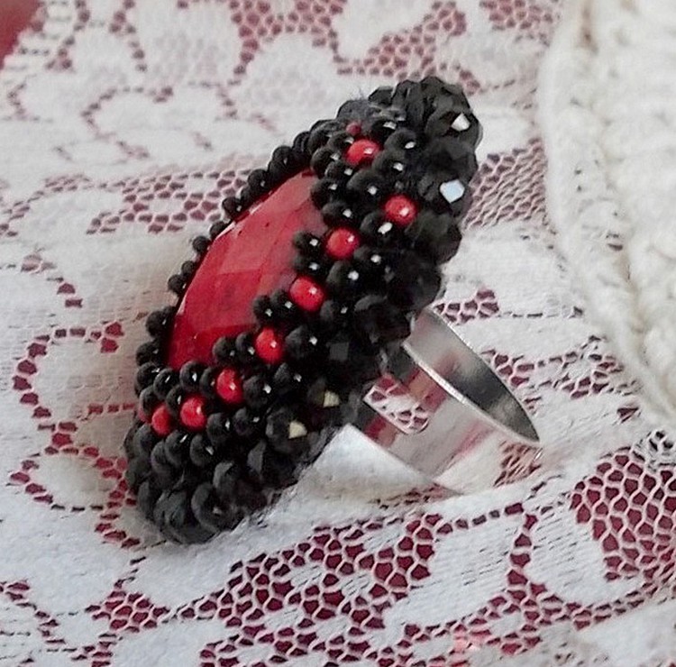 Midnight in Paris ring embroidered with a red faceted cabochon and black round beads