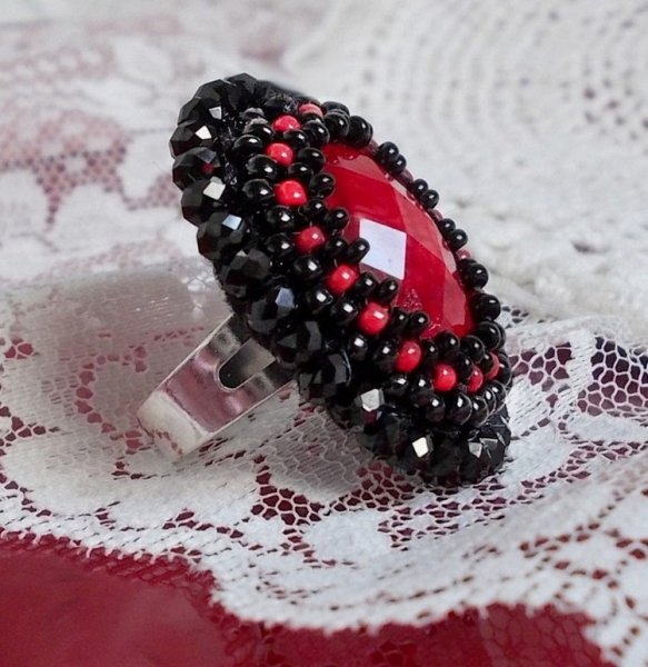 Midnight in Paris ring embroidered with a red faceted cabochon and black round beads
