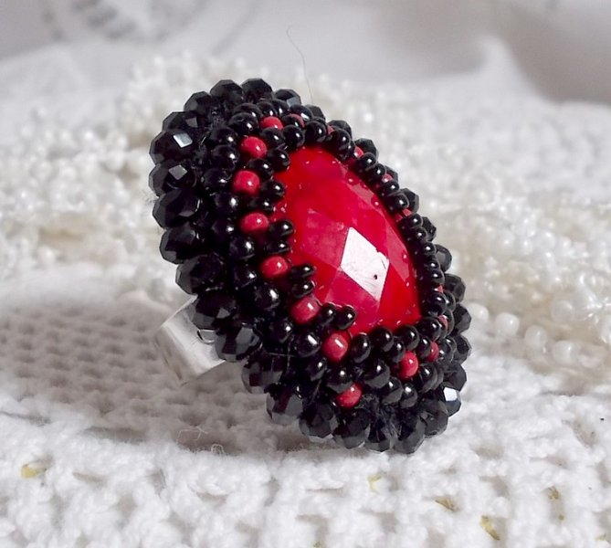Midnight in Paris ring embroidered with a red faceted cabochon and black round beads