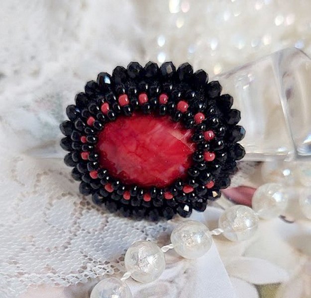 Midnight in Paris ring embroidered with a red faceted cabochon and black round beads