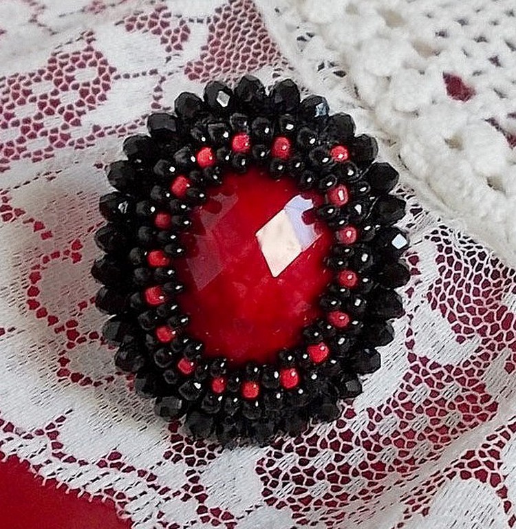 Midnight in Paris ring embroidered with a red faceted cabochon and black round beads