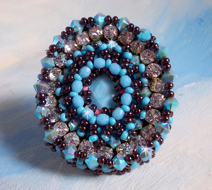 Naiad ring embroidered with a turquoise blue resin cabochon and crystal, a beautiful play of light.