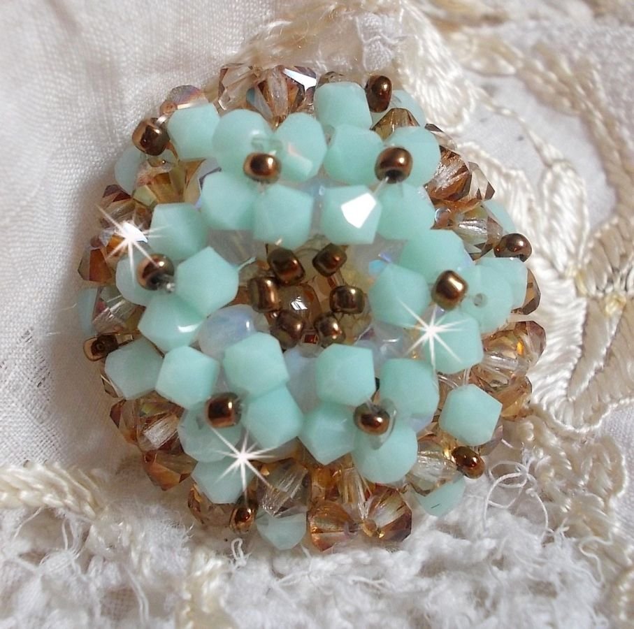 Water lily ring with facets and spinning tops in Swarovski crystal