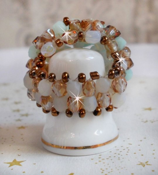 Water lily ring with facets and spinning tops in Swarovski crystal