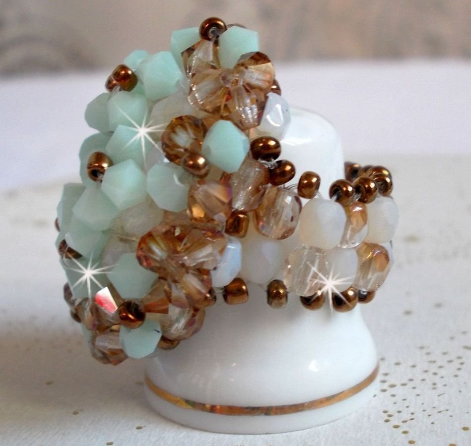 Water lily ring with facets and spinning tops in Swarovski crystal