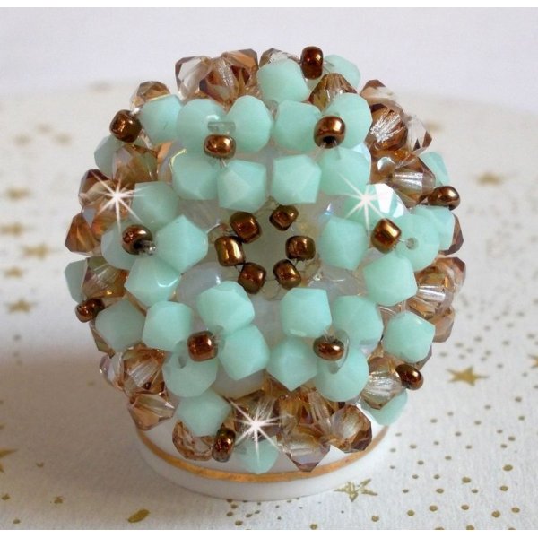 Water lily ring with facets and spinning tops in Swarovski crystal