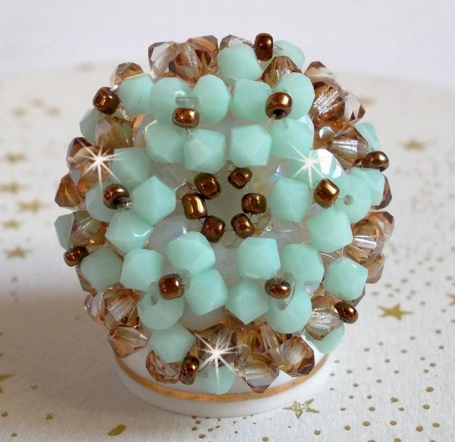 Water lily ring with facets and spinning tops in Swarovski crystal