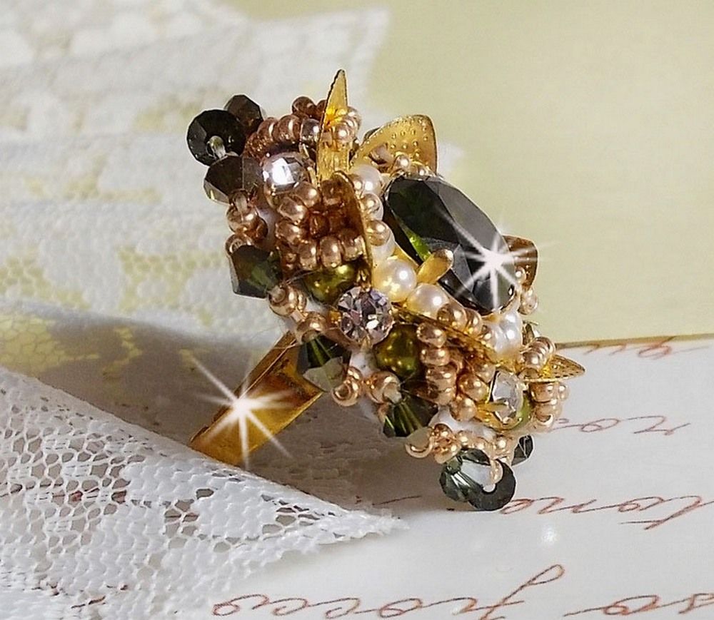 Ring L'Oiseau des Iles Green Gold embroidered with Swarovski crystals, chatons, pearls and seed beads