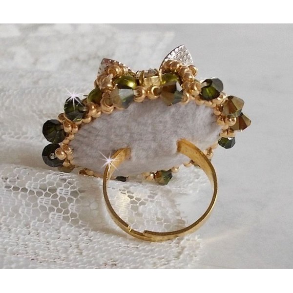 Ring L'Oiseau des Iles Green Silver embroidered with pearls, Swarovski crystals and seed beads
