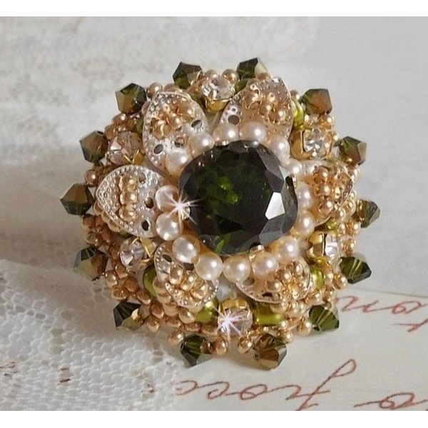 Ring L'Oiseau des Iles Green Silver embroidered with pearls, Swarovski crystals and seed beads